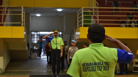 Wakapolres Batu resmi membuka Turnamen Bola Volley Kapolres Cup , dalam rangka sambut HUT Kemerdekaan RI ke 74