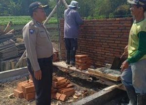 Pelayanan Prima Kepada Masyarakat oleh Polres Batu. Patroli Sambang Kamtibmas Bhabinkamtibmas Desa Sidomulyo Polsek Batu Sampaikan Pesan Kamtibmas