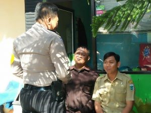 Pelayanan Masyarakat Polres Batu. Bhabinkamtibmas Kelurahan Sisir Polsek Batu Kota Polres Batu Sambang Satpam SMK Negeri 01 Batu