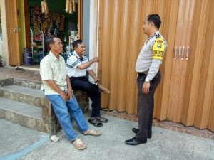 Pelayanan Masyarakat Polres Batu. Door To Door System Kunjungan Tempat Usaha Warga Bhabinkamtibmas Desa Oro Oro Ombo Polsek Batu Kota Polres Batu