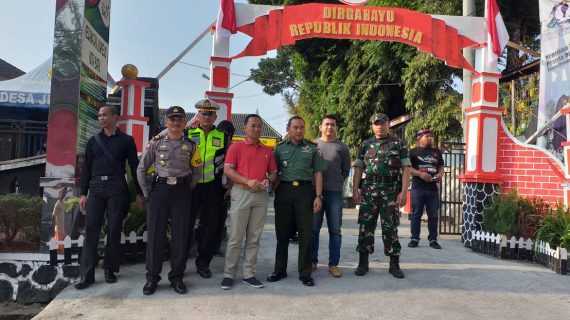 KAPOLSEK JUNREJO BERANGKATKAN PELARI MARATHON TINGKAT SD/MI SE KECAMATAN JUNREJO DALAM RANGKA PERINGATI HUT RI KE 74
