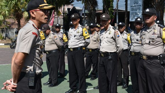 Pastikan kesiap siagaan personel Bhabinkamtibmas , Wakapolres Batu laksanakan apel dan cek kondisi kendaraan Dinas
