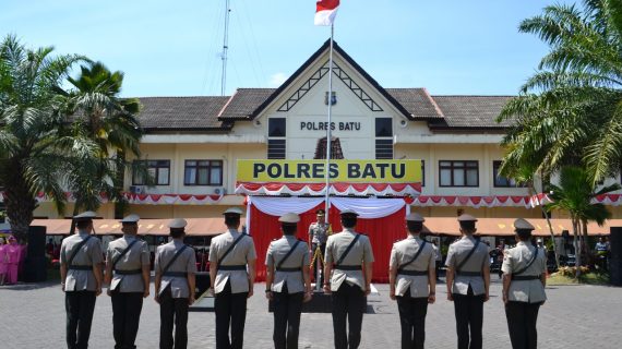 Kapolres Batu Pimpin Upacara Sertijab Kabag, Kasat Dan PJU Polres Batu