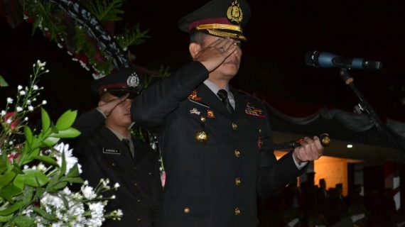 Untuk Hormati Arwah para Pejuang Kemerdekaan dan Jelang peringatan HUT RI ke 74, Kapolres Batu serta Forkompimda melaksanakan kegiatan AKRS di TMP Suropati 
