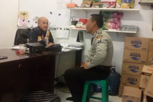 Silaturahmi dgn menejemen penggepul bumbu dapur Kanit Binmas Polsek Batu Ds. Ngaglik Polsek Batu