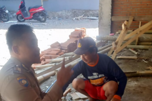 Sambang Silaturahmi warga di kampung ladu Bhabinkamtibmas Desa Sidomulyo Polsek Batu Polres Batu