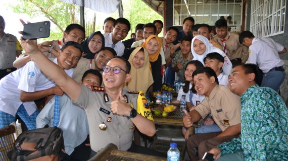 Ajak Pelajar Turut Menjaga Situasi Kamtibmas, Kapolres Batu Gelar Cangkru’an Kamtibmas 