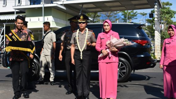Polres Batu gelar acara Pisah Kenal Kapolres Batu yang baru dari AKBP Budi Hermanto, SIK, MSi kepada AKBP Harviadhi Agung, SIK, MIK