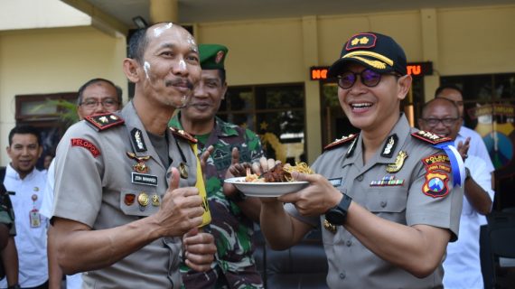 WUJUD KEBERSAMAAN KAPOLRES BATU KEPADA ANGGOTA  YANG BERULANG TAHUN