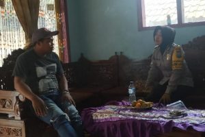 Brigadir. Siti Nurlaila, melaksanakan kegiatan sambang kepada Bapak Wahyu Tokoh Masyarakat Dusun Toyomerto