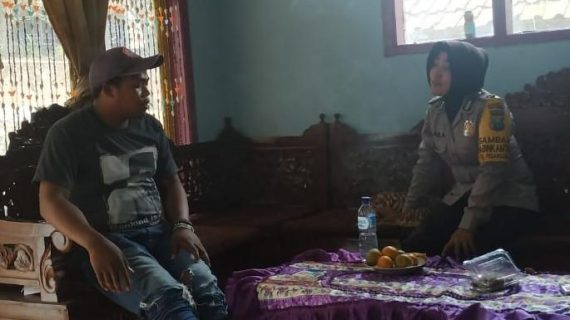 Brigadir. Siti Nurlaila, melaksanakan kegiatan sambang kepada Bapak Wahyu Tokoh Masyarakat Dusun Toyomerto