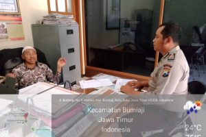 Bripka Puguh melaksanakan sambang desa, tatap muka dengan perangkat desa Punten