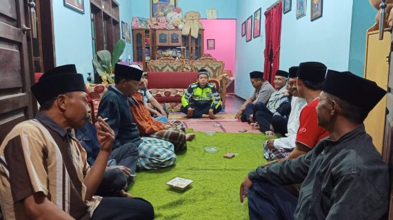 Sibergitas Sambang Karyawan Villa Putih ART, Bhabinkamtibmas bersaka Babinsa Desa Tulungrejo Kec. Bumiaji