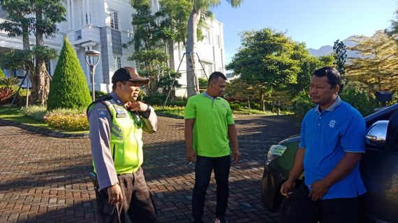 Sinergitas Sambang Karyawan Tukang Parkir Taman Rekreasi Selecta, Bhabinkamtibmas bersama Babinsa Desa Tulungrejo Kec. Bumiaji