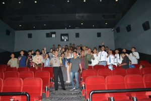 Pererat Hubungan Dengan Pelajar, Kapolres Batu Nobar Cinta Itu Buta