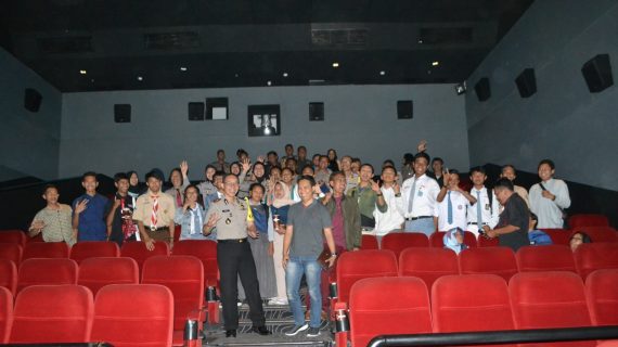 Pererat Hubungan Dengan Pelajar, Kapolres Batu Nobar Cinta Itu Buta
