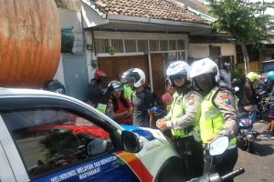 Hari ke 4 Operasi Zebra, Jajaran Sat Lantas tilang  beberapa pengendara yg masih membandel tidak melengkapi surat surat kendaraan.