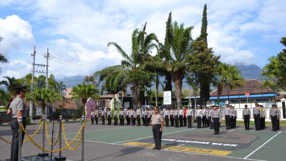 Kapolres Batu Gelar Korp Raport di Halaman Mapolres Batu