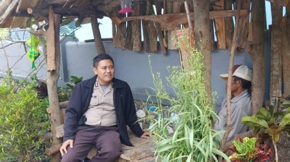 Silaturahmi kepada Tokoh Masyarakat , Bhabinkamtibmas Desa Sumberejo Polsek Batu serap Informasi Kamtibmas