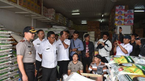 Pastikan tidak ada penimbunan Sembako, LPG dan BBM  di lapangan, Kapolres Batu lakukan sidak bersama Tim Satgas Pangan