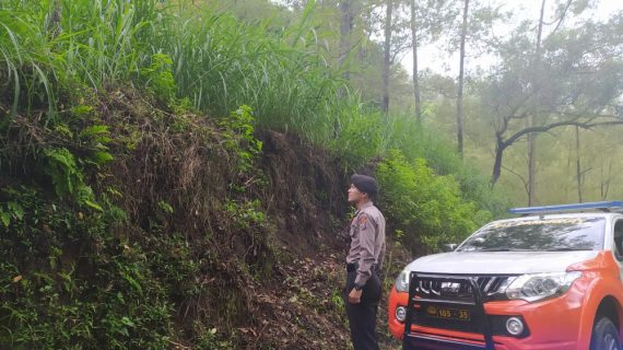 Sat Sabhara Polres Batu Patroli rutin di areal rawan bencana alam.