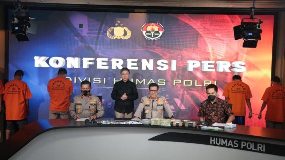 Gelar Konferensi Pers, Mabes Polri Hadirkan Juru Bicara Isyarat untuk Kaum Difabel