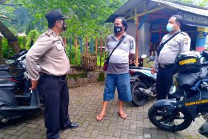 Anggota Polres Batu Laksanakan Operasi Prokes, Disiplinkan Penggunaan Masker