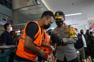 Forkopimda Jatim, Bagikan 25 Ribu Masker Pengunjung dan Pedagang di PGS