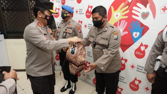 Aksi kemanusiaan, Kapolda Jatim Lakukan Pengecekan Anggota Yang Donor Plasma Konvalesen.
