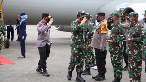 Panglima TNI dan Kapolri Bakar Semangat Satgas Nemangkawi