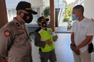Polres Batu bersama Satpol PP kota Batu melaksanakan Pengawasan tempat wisata dan hotel, memberikan Himbauan Agar selalu menerapkan Protokol Kesehata