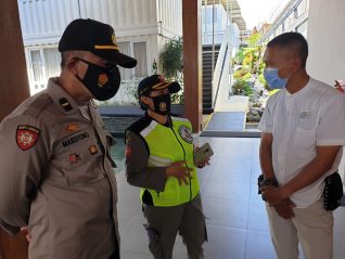 Polres Batu bersama Satpol PP kota Batu melaksanakan Pengawasan tempat wisata dan hotel, memberikan Himbauan Agar selalu menerapkan Protokol Kesehata