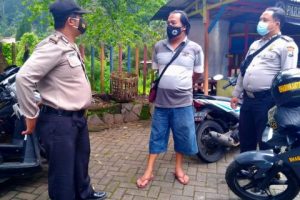 Anggota Polres Batu Laksanakan Operasi Protokol Kesehatan, Disiplinkan Penggunaan Masker dan Jaga Jarak