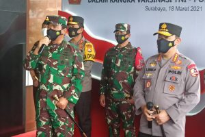 Panglima TNI dan Kapolri Tinjau Pelaksaan Vaksin 2.101 Personel di Polda Jatim