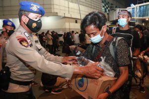 Kapolda Kawal Langsung Kepulangan Ribuan Kader HMI Dari Pelabuhan Tanjung Perak Surabaya