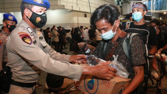 Kapolda Kawal Langsung Kepulangan Ribuan Kader HMI Dari Pelabuhan Tanjung Perak Surabaya