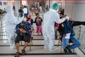 Hasil Rapid Test Antigen, Tak Ada Warga Positif Covid dalam Kerumunan Jokowi di NTT