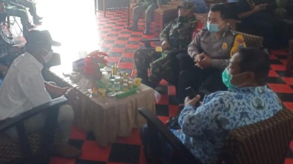 Bripka Aris Chandra Salam dalam rangka mendukung PPKM Berbasis Mikro penanganan Covid-19.