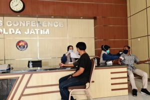 100 Jurnalis di Polda Jatim Disuntik Vaksin Covid-19