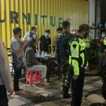 Anggota Polri beserta TNI dan Satpol PP Kota Batu melaksanakan Pengawasan Pelaksanaan PPKM Mikro