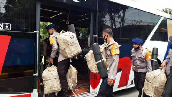 75 Personel Satbrimob Polda Jatim BKO ke Polda NTT Bantu Korban Bencana Alam
