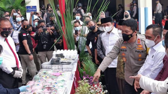 Polda Jatim Bersama Jajaran Musnahkan Ratusan Kilo Gram Narkoba Berbagai Jenis