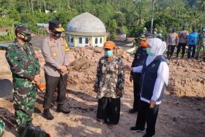 Forkopimda Jatim Berikan Bansos Bagi Korban Bencana Alam dan Menyiapkan Rumah Sederhana Bagi Korban Bencana