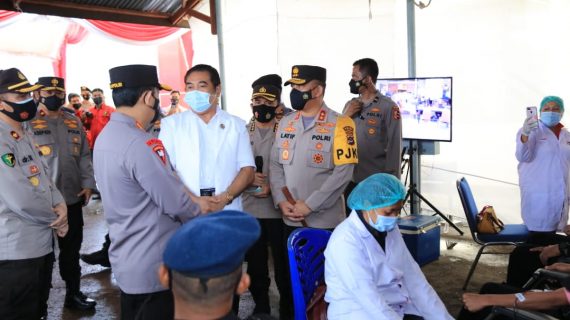 Selain Tinjau Vaksinasi, Kapolri Saksikan Langsung Donor Plasma Konvalesen
