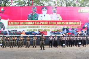 Napak Tilas Dan Kibarkan Bendera Merah Putih Raksasa, Awali Latgab Sar Di Madiun