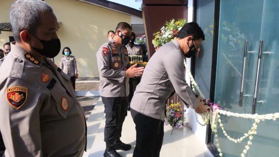 Kapolda Jatim Resmikan Penggunaan Lapangan Tenis Presisi.