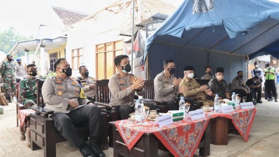 Kapolda Jatim Ikuti Launching Polri TV Dan Radio Di Daerah Terdampak Gempa Bumi
