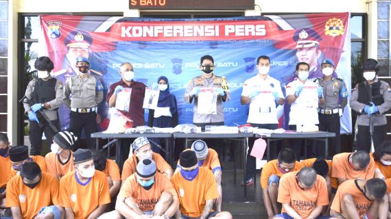 RINGKUS 26 TERSANGKA , SAT NARKOBA POLRES BATU SIAP PERANGI PEREDARAN NARKOBA DI WILAYAH KOTA BATU.