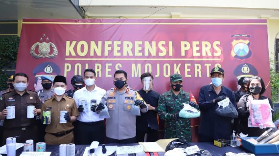 Gerebek 3 Home Industry Petasan, Polisi Sita 70 Kg Peledak dan Ribuan Petasan Siap Edar