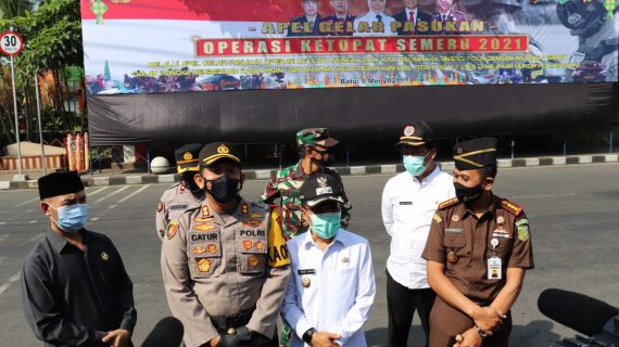 FORKOPIMDA BATU LAKSANAKAN APEL GELAR PASUKAN OPS KETUPAT SEMERU 2021